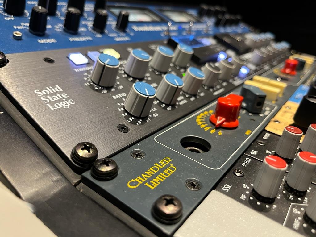 Mastering-Studio-3-Faders-04