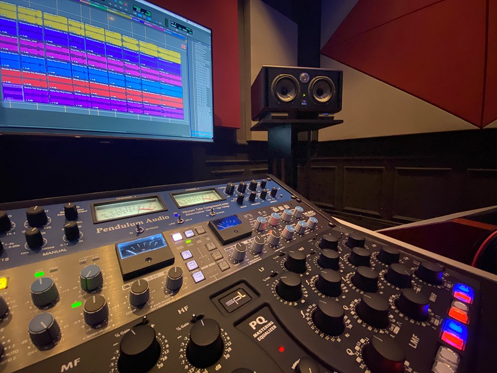 Mastering-Studio-3-Faders-carrousel-06