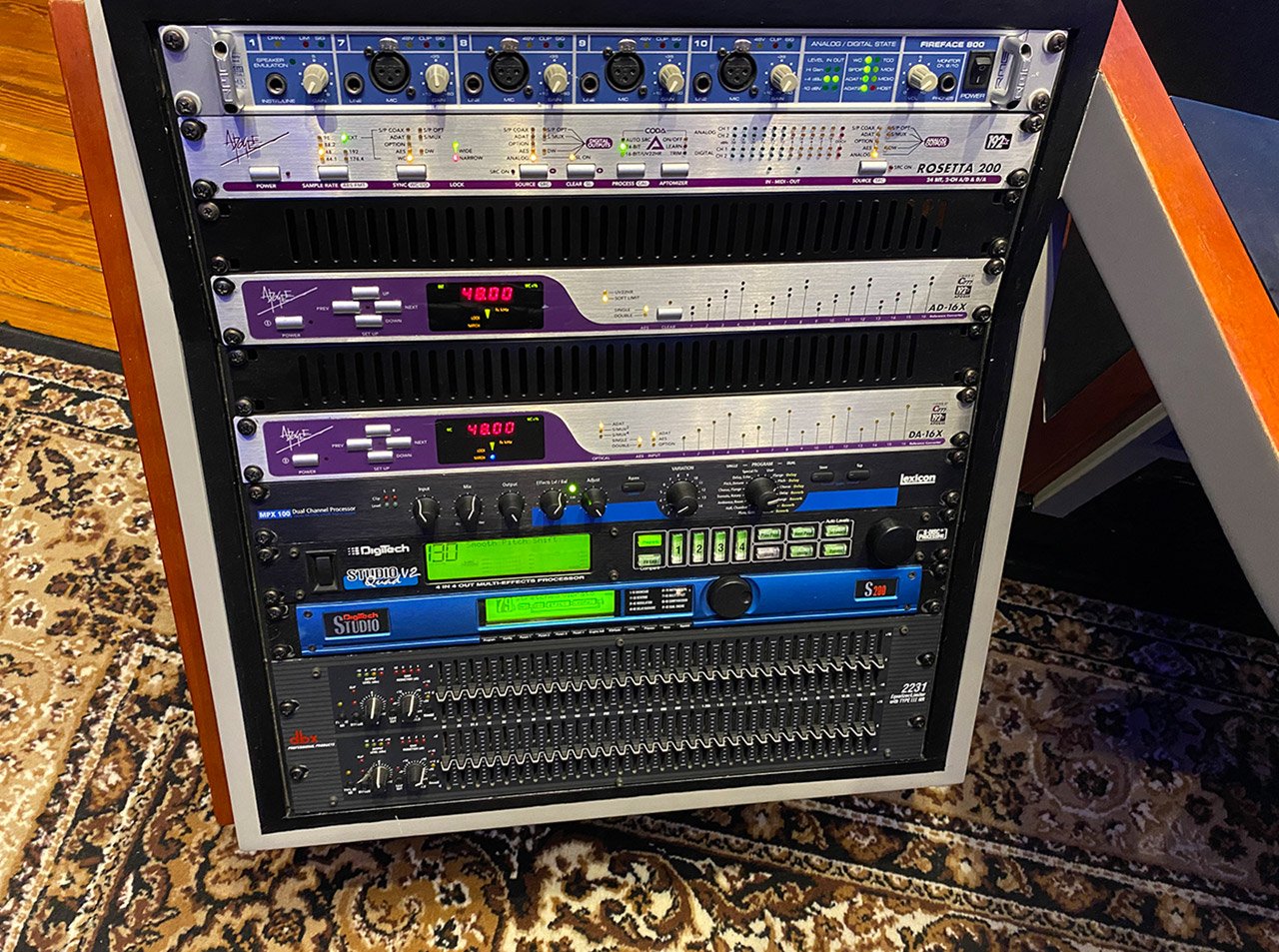 Mastering-Studio-3-Faders-carrousel-09