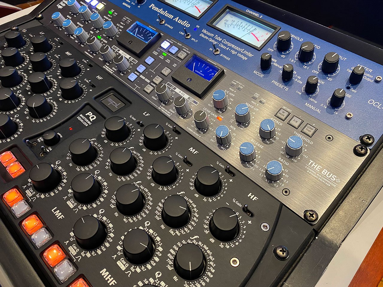 Mastering-Studio-3-Faders-carrousel-10